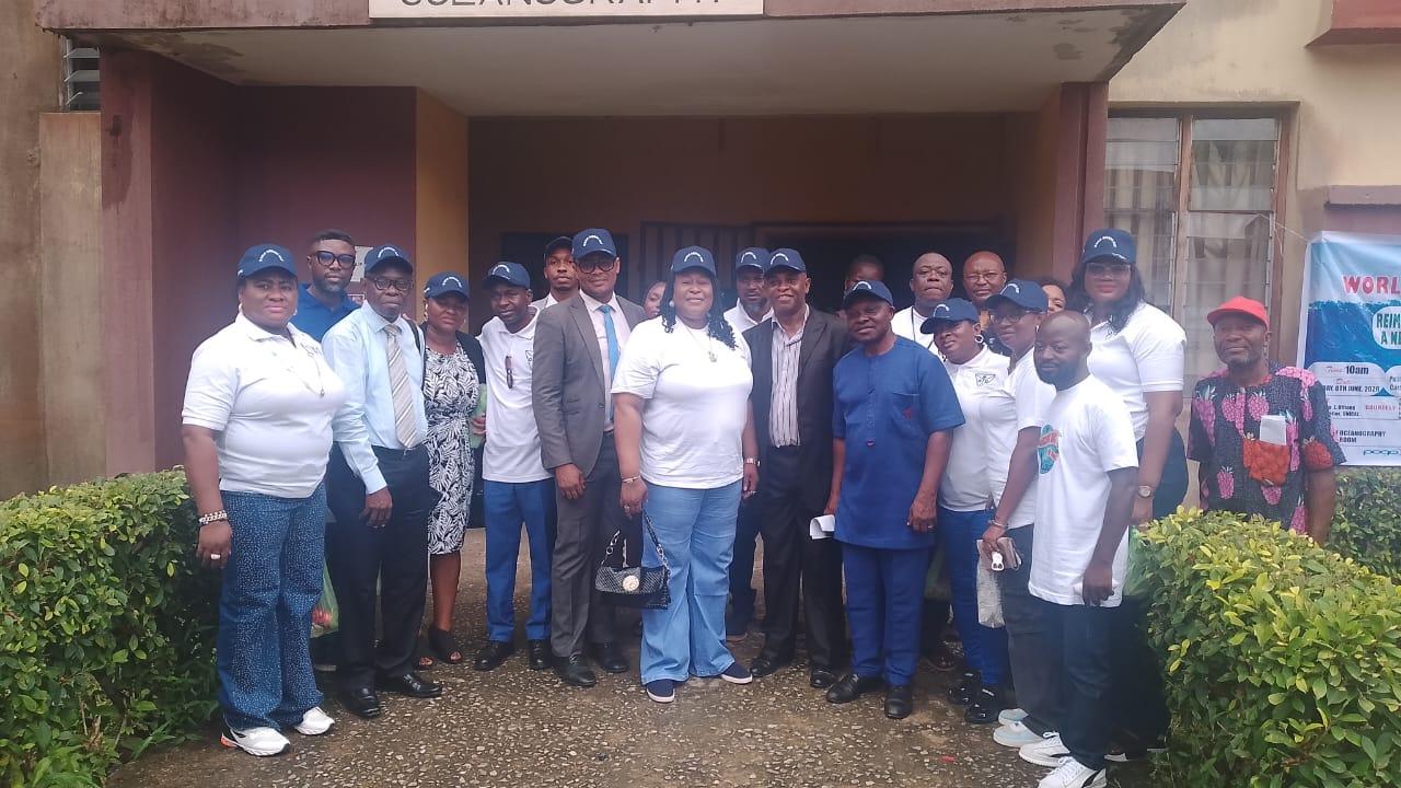 Group photograph of participants and organisers